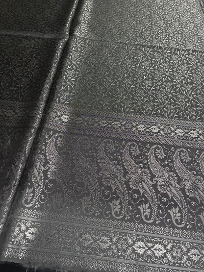 Silk Jacquard Stole with Paisley Details